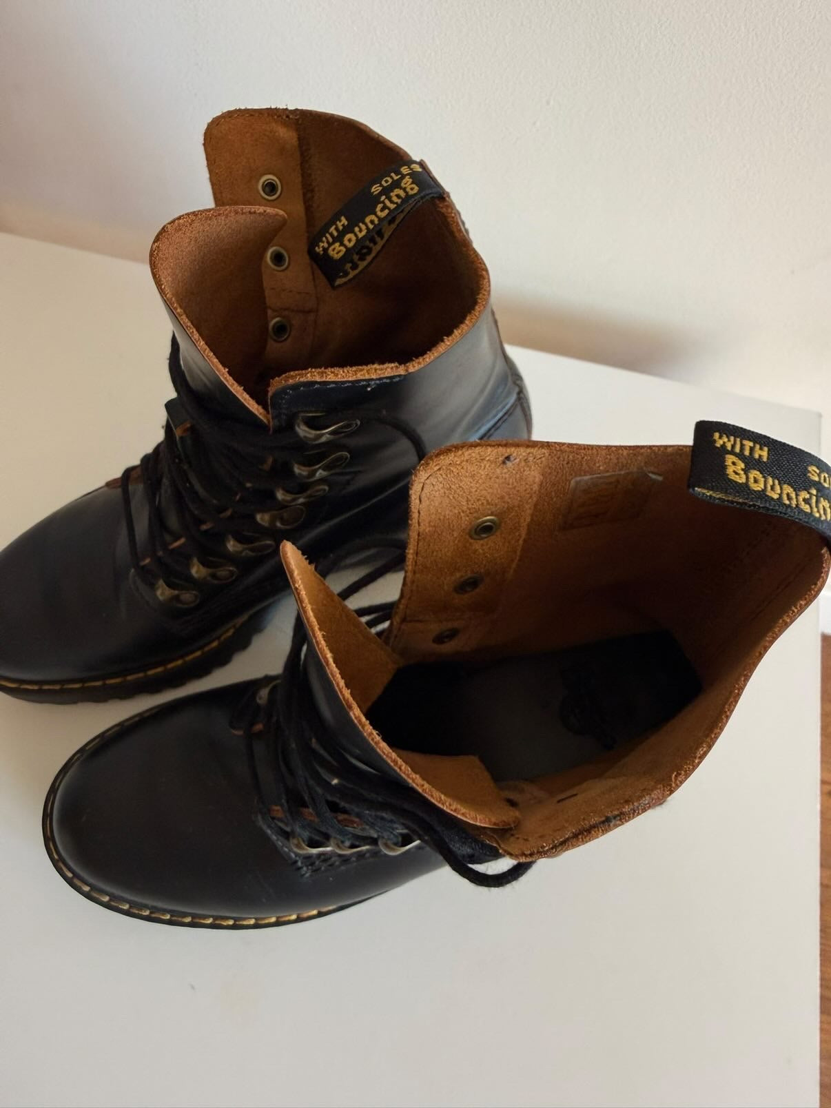 Botas Dr. Martens negras con plataforma