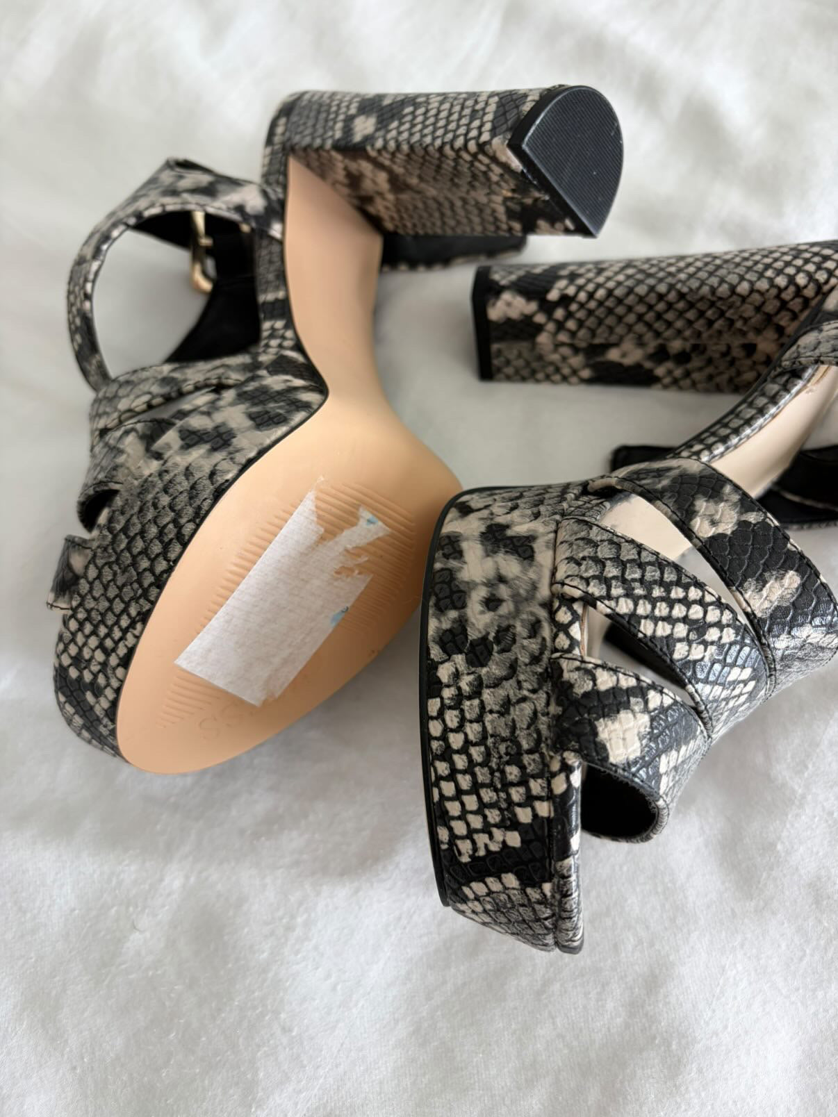 NUEVO Tacones estampado de serpiente