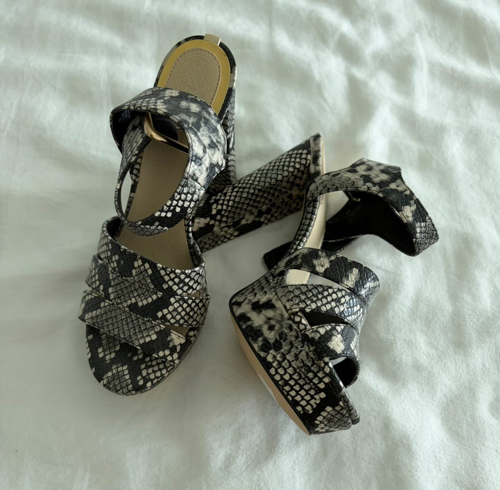 NUEVO Tacones estampado de serpiente