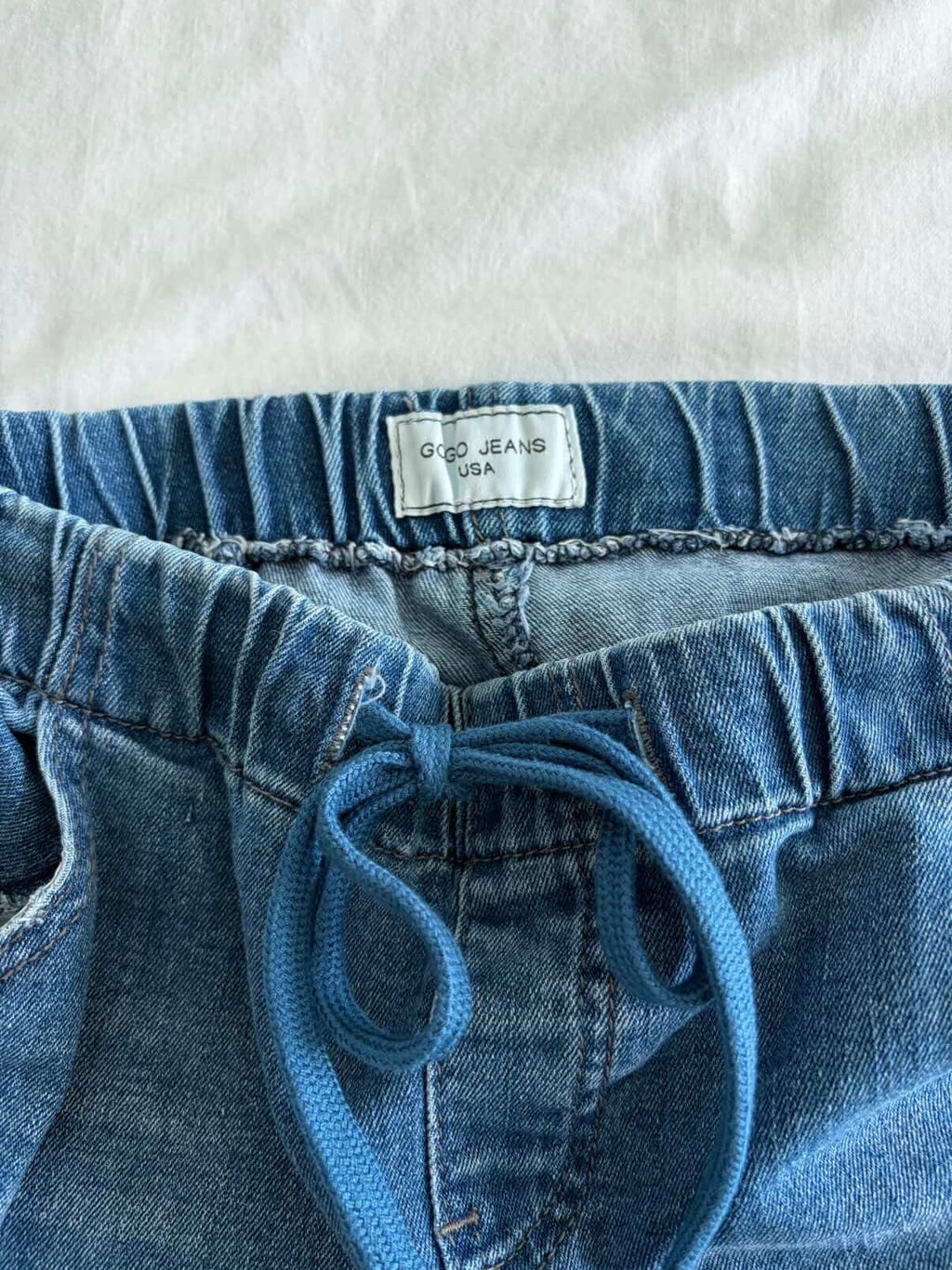 Pantalón oscuro