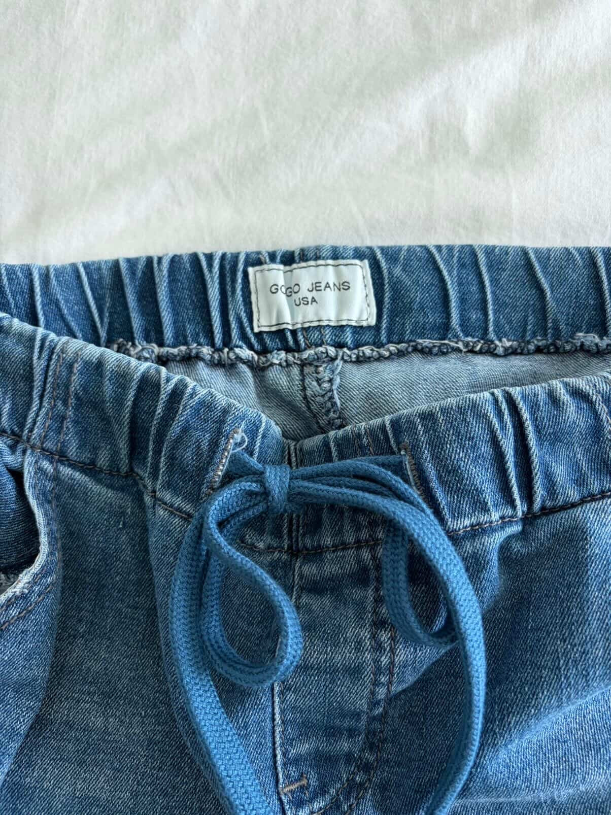 Pantalón oscuro