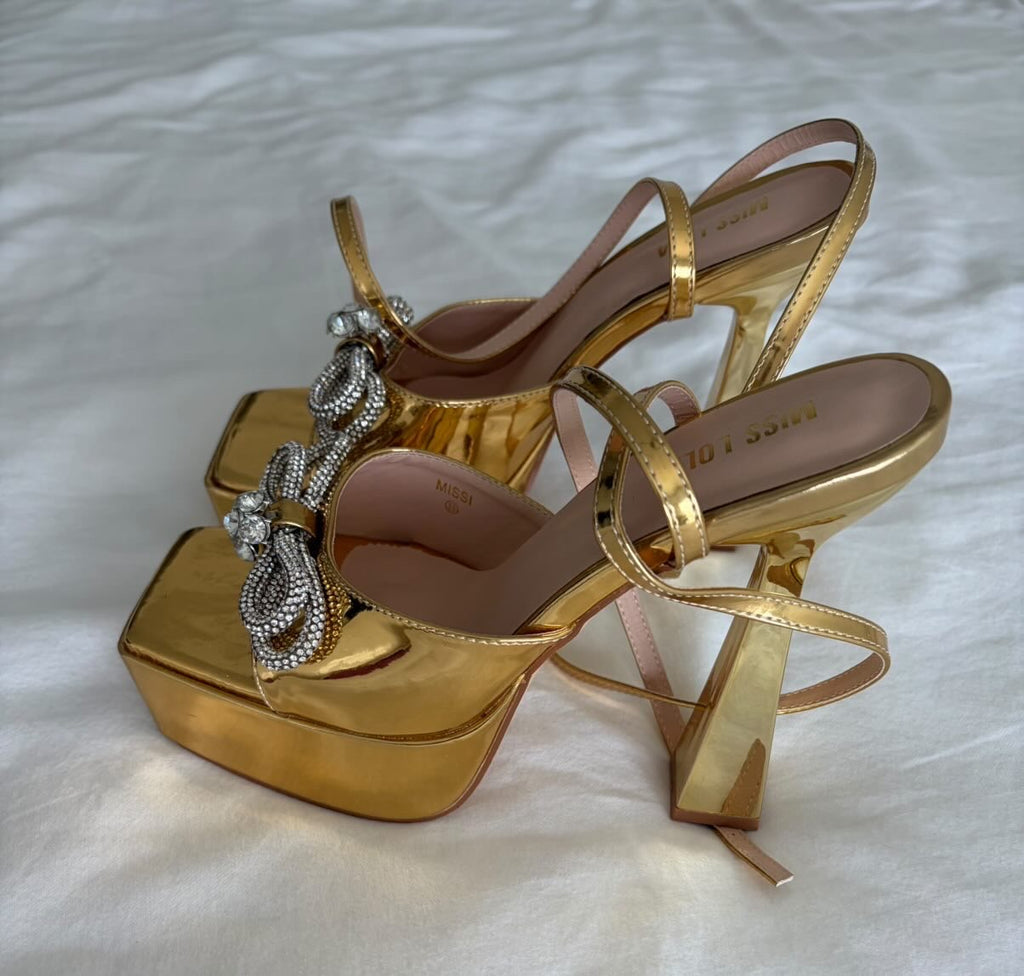 NUEVO Tacones dorados
