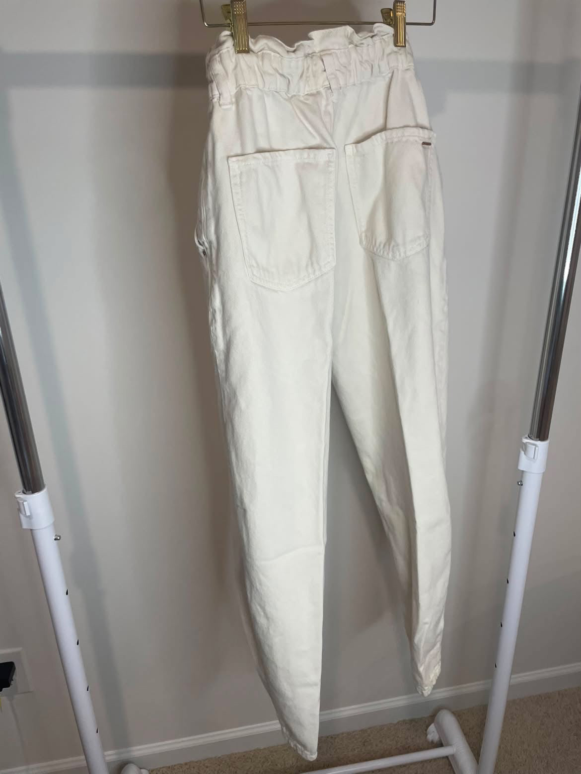 Pantalón Zara beige