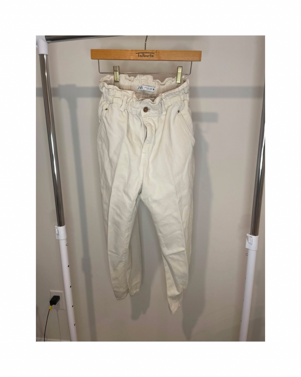 Pantalón Zara beige