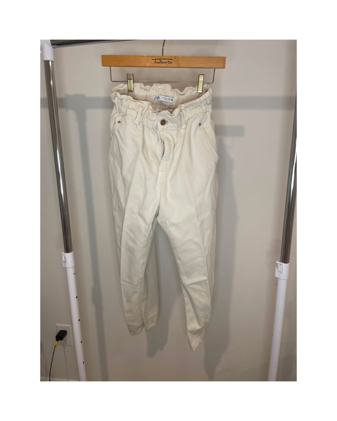 Pantalón Zara beige